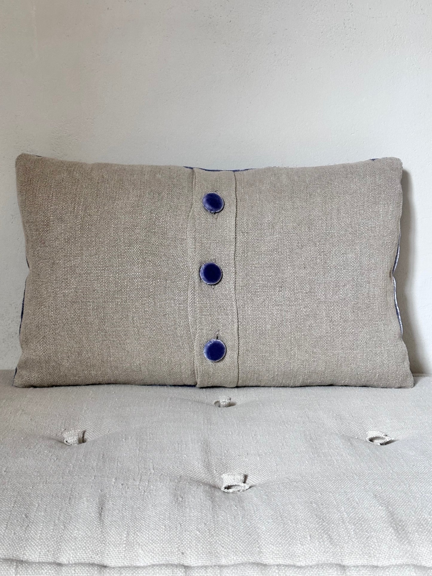 Velvet cushion with Indian trim
