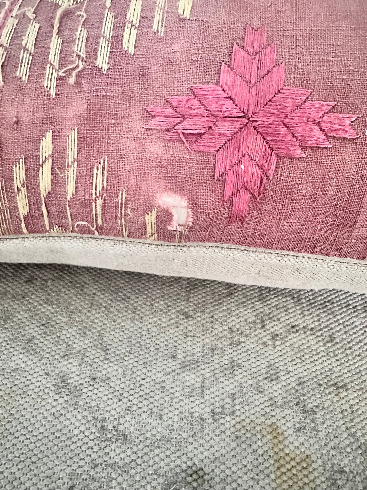 Vintage cushion with tassels