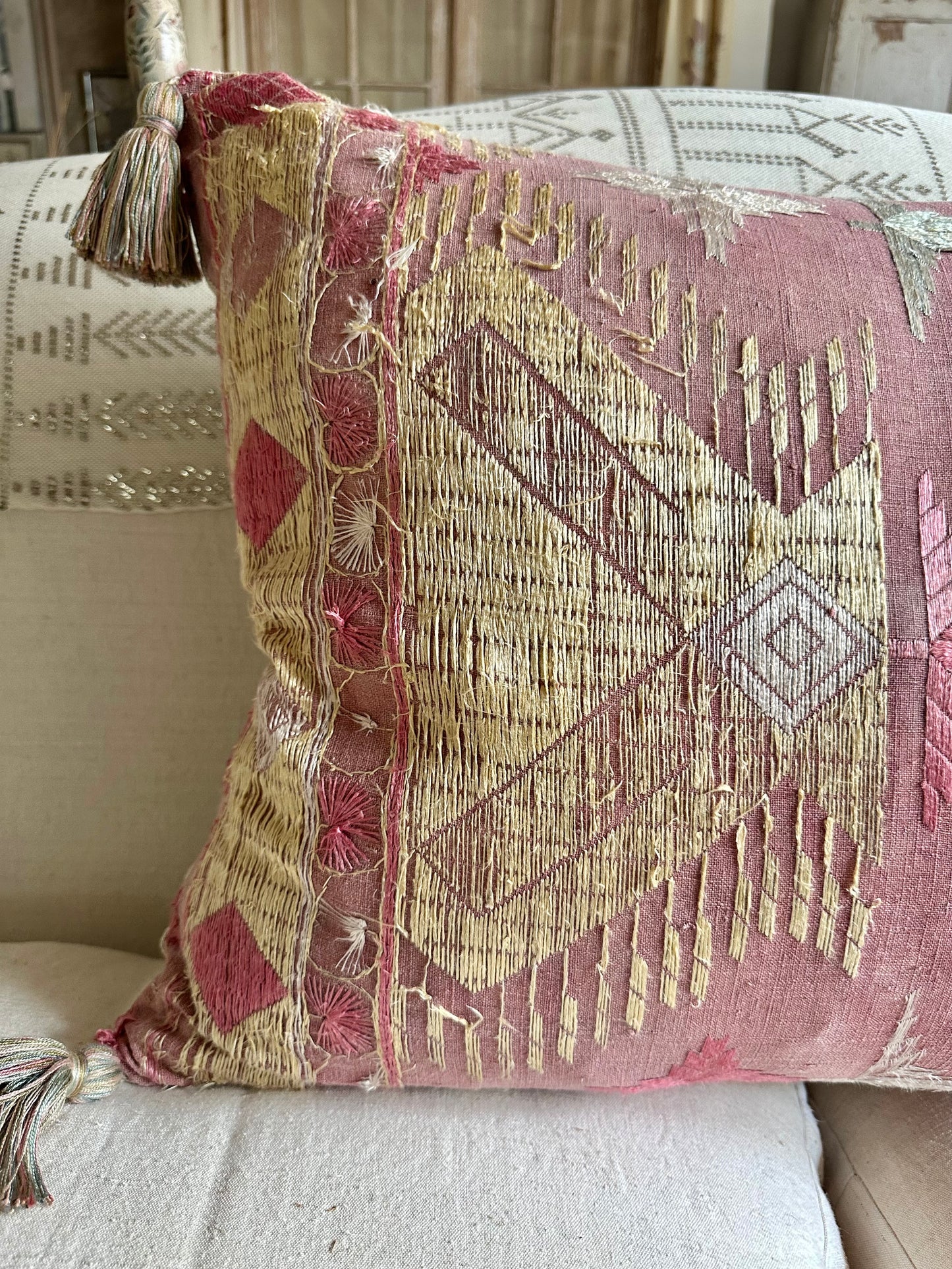 Vintage cushion with tassels