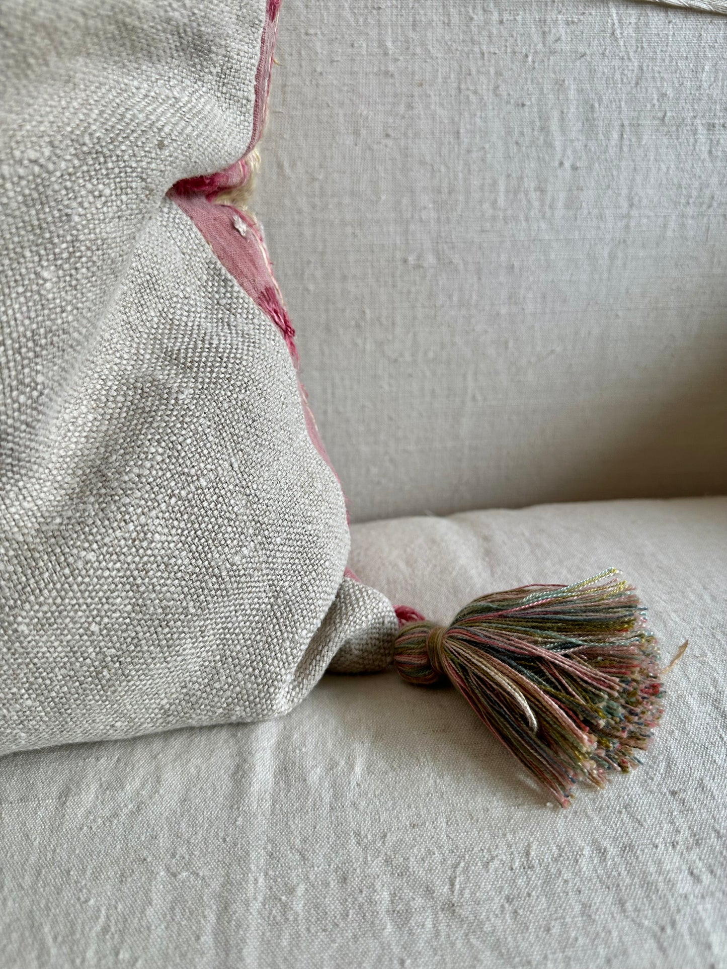 Vintage cushion with tassels